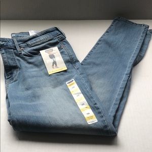 Denizen Levi’s modern skinny light wash